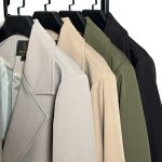 📌 مدل: بارانی کوتاه سگک دار پرادا 🧶 جنس: پرادا 📏 سایزبندی: 38 تا 50 سایز بزرگ