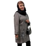 📌 مدل: مانتو مدل غنچه 🧶 جنس: مخمل 📏 سایزبندی: 38 تا 50 🎨 رنگ‌بندی: طوسی, مشکی سایز بزرگ