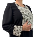 📌 مدل: مانتو کتیبه 🧶 جنس: کرپ 📏 سایزبندی: 42 تا 64 🎨 رنگ‌بندی: مشکی, کرم سایز بزرگ