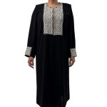 📌 مدل: مانتو کتیبه 🧶 جنس: کرپ 📏 سایزبندی: 42 تا 64 🎨 رنگ‌بندی: مشکی, کرم سایز بزرگ