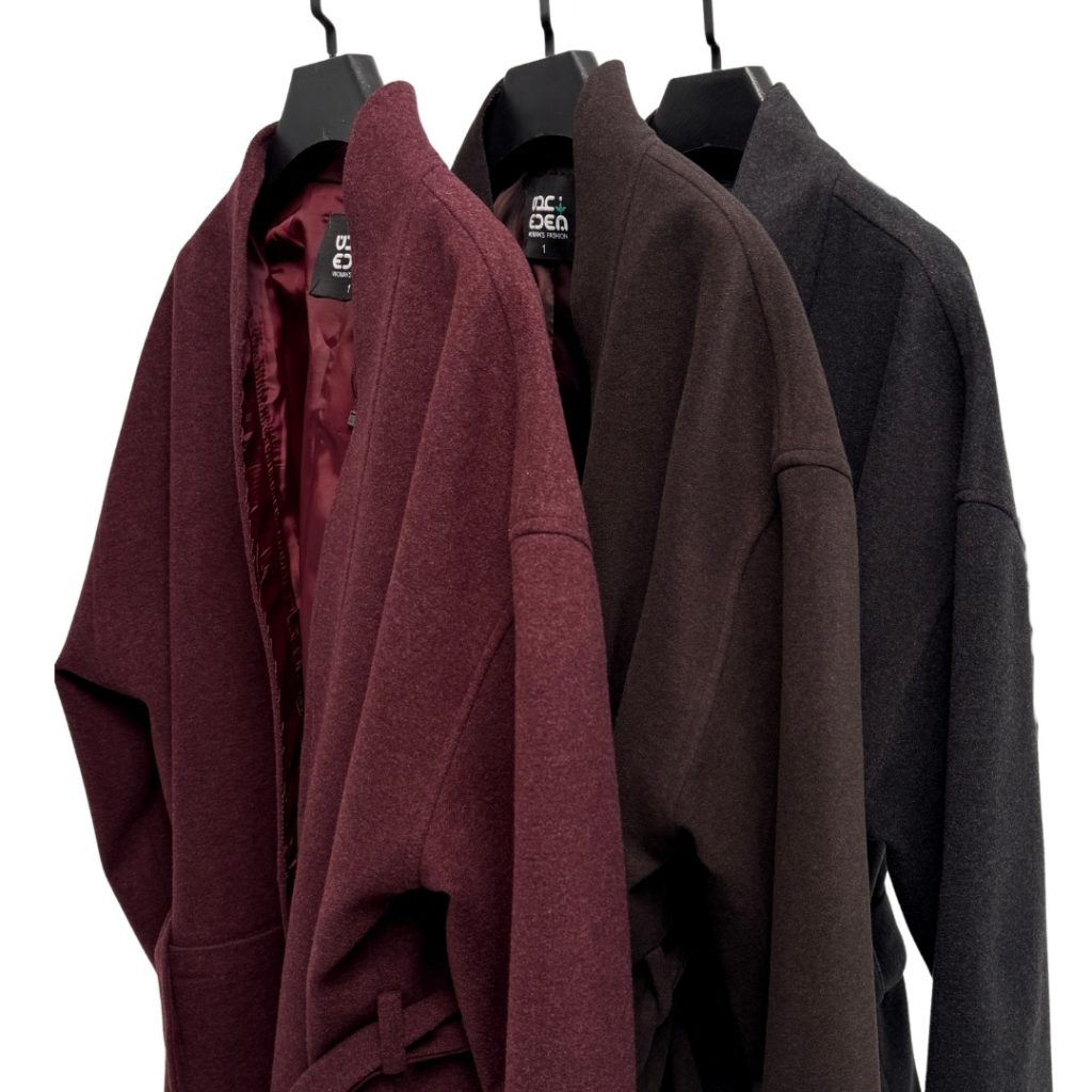 📌 مدل: پالتو لامر دیور 🧶 جنس: فوتر کوبیده 📏 سایزبندی: 38 تا 68 🎨 رنگ‌بندی: زرشکی، قهوه‌ای تیره، مشکی سایز بزرگ