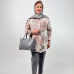 اسم مدل: شومیز ترک یقه هفت جنس پارچه: لینن سایزبندی: ۴۰ تا ۶۲ رنگبندی: کرم روشن، طوسی، کرم تیره قدکار: ۷۷ سانت قد مدل: ۱۷۰ سانت سایز بزرگ
