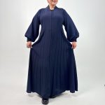 اسم مدل: مانتو عبایی کریشه الینا جنس پارچه: کریشه سایزبندی: 38-54 رنگبندی: یشمی، سرمه‌ای، مشکی قد کار: 150-151 سانت قد مدل: 170 سانت سایز بزرگ