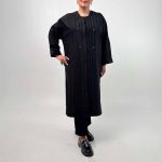کد 4 رقمی: 1109 کد تولیدی: 190/1096 مدل: مانتو یقه 7 جنس پارچه: ژاکارد سایزبندی: 38 تا 56 رنگبندی: مشکی سبز، مشکی طوسی ویژگی: سایز بزرگ قد کار: حدود 112 سانت قد مدل: 170 سانت