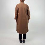 کد 4 رقمی: 404 کد تولیدی: 157/893 مدل: کت بلند 4 دکمه جنس پارچه: مازراتی سایزبندی: 38 تا 54 رنگبندی: قهوه‌ای روشن، سورمه‌ای، طوسی، کرم ویژگی: سایز بزرگ قد کار: حدود 112 سانت قد مدل: 170 سانت