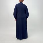 اسم مدل: مانتو عبایی کریشه الینا جنس پارچه: کریشه سایزبندی: 38-54 رنگبندی: یشمی، سرمه‌ای، مشکی قد کار: 150-151 سانت قد مدل: 170 سانت سایز بزرگ