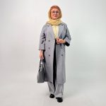 اسم مدل: مانتو 6 دکمه جنس پارچه: شانتون سایزبندی: 38 تا 52 رنگ‌بندی: سبز، طوسی، سرمه‌ای، مشکی قد کار: حدود 115 سانتی‌متر قد مدل: 170 سانتی‌متر دسته‌بندی: سایزبزرگ