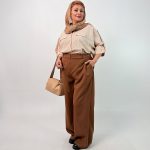 اسم مدل: شومیز زیپی آستین پاگون جنس پارچه: لینن سایزبندی: فری سایز (36 تا 56) رنگ‌بندی: صورتی، آبی، کرم، قهوه‌ای، زرد قد کار: حدود 65 سانتی‌متر قد مدل: 170 سانتی‌متر دسته‌بندی: سایزبزرگ
