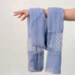 اسم مدل: شال کریشه گوچی جنس پارچه: ژاکارد سایزبندی: Free Size (فری‌سایز) رنگ‌بندی: صورتی، سبزآبی، آبی تیره، سبز، ذغالی، طوسی تیره، صدری، مشکی قد کار: حدود 206 سانتی‌متر قد مدل: 170 سانتی‌متر