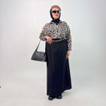 اسم مدل: شومیز پلنگی جنس پارچه: بابوس سایزبندی: 38 تا 54 رنگ‌بندی: نسکافه‌ای، قهوه‌ای، مشکی، سفید قد کار: حدود 72 تا 74 سانتی‌متر قد مدل: 170 سانتی‌متر دسته‌بندی: سایزبزرگ