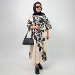 اسم مدل: ست دو تیکه لینن جنس پارچه: لینن سایزبندی: ۳۶ تا ۵۰ (فری سایز) رنگبندی: کرم قدکار: ۵۲ سانت (بالاتنه)، ۸۶ سانت (دامن) قد مدل: ۱۷۰ سانت سایز مدل: ۵۰ سایز بزرگ