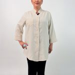 اسم مدل: یشومیز سایز بزرگ  جنس پارچه: پارچه زیپی سایزبندی: 38 تا 52 رنگ‌بندی: مشکی، سبز، سرمه‌ای، استخوانی، قهوه‌ای قد کار: حدود 85 سانتی‌متر قد مدل: 170 سانتی‌متردسته‌بندی: سایزبزرگ
