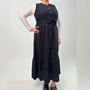 اسم مدل: سارافون رنگی جنس پارچه: نخی سایزبندی: ۳۸ تا ۴۶ رنگبندی: مشکی، گلبهی قدکار: ۱۳۰ سانت قد مدل: ۱۷۰ سانت سایز مدل: ۵۰