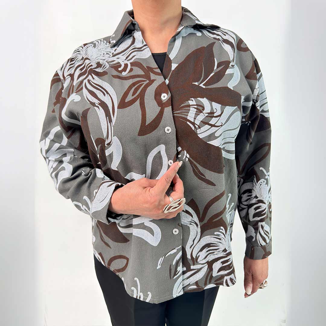 اصلی اسم مدل: شومیز ایتالیایی جنس پارچه: لینن سایزبندی: فری سایز (Free Size)، مناسب 38 تا 52 رنگبندی: سبز، طوسی، کرم روشن ق د کار: حدود 70 سانتیمتر قد مدل: 170 سانتیمتر دستهبندی: سایزبزرگ