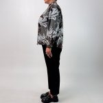 اسم مدل: شومیز ایتالیایی جنس پارچه: لینن سایزبندی: فری سایز (Free Size)، مناسب 38 تا 52 رنگ‌بندی: سبز، طوسی، کرم روشن ق د کار: حدود 70 سانتی‌متر قد مدل: 170 سانتی‌متر دسته‌بندی: سایزبزرگ