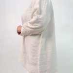 اسم مدل: شومیز یقه مردانه ساده جنس پارچه: میکرو سایزبندی: ۴۲ تا ۶۲ رنگ‌بندی: سبز تیره، مشکی، کاربنی، کرم، بنفش قد کار: ۸۷ سانتی‌متر سایز مدل: ۵۲ قد مدل: ۱۷۰ سانتی‌متر سایز بزرگ