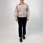 اسم مدل: شومیز مجلسی جنس پارچه: سیلک سایزبندی: 38 تا 58 (Free Size) رنگ‌بندی: سبز، سفید، آبی، طوسی، مشکی قد کار: حدود 64 سانتی‌متر قد مدل: 170 سانتی‌متر دسته‌بندی: سایزبزرگ