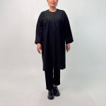 اسم مدل: مانتو مجلسی خورشید جنس پارچه: شانتون سایزبندی: 38 تا 52 رنگ‌بندی: مشکی قد کار: حدود 102 سانتی‌متر قد مدل: 170 سانتی‌متر دسته‌بندی: سایزبزرگ