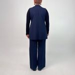 اسم مدل: وست و شلوار جنس پارچه: لینن بامبو سایزبندی: 40 تا 46 رنگ‌بندی: مشکی، سرمه‌ای قد کار: حدود 75 تا 76 سانتی‌متر  قد شلوار: حدود 105 سانتی‌متر قد مدل: 170 سانتی‌متر