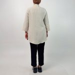 اسم مدل: یشومیز سایز بزرگ  جنس پارچه: پارچه زیپی سایزبندی: 38 تا 52 رنگ‌بندی: مشکی، سبز، سرمه‌ای، استخوانی، قهوه‌ای قد کار: حدود 85 سانتی‌متر قد مدل: 170 سانتی‌متردسته‌بندی: سایزبزرگ
