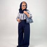 اسم مدل: شومیزسایزبزرگ یقه مردانه جنس پارچه: نخی سایزبندی: 38 تا 58 رنگ‌بندی: مشکی، سورمه‌ای، طوسی تیره، طوسی روشن قد کار: حدود 70 سانتی‌متر قد مدل: 170 سانتی‌متر دسته‌بندی: سایزبزرگ