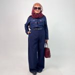 اسم مدل: شومیز یقه ایستاده گلدوزی جنس پارچه: شانتون طرحدار سایزبندی: 38 تا 52 رنگ‌بندی: کرم، سرمه‌ای، طوسی، مشکی قد کار: حدود 80 تا 83 سانتی‌متر قد مدل: 170 سانتی‌متر دسته‌بندی: سایزبزرگ