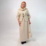 اسم مدل: کت زنانه  یقه E جنس پارچه: ژاکارد سایزبندی: 38 تا 58 رنگ‌بندی: سرمه‌ای، ذغالی، طوسی، کرم قد کار: حدود 60 سانتی‌متر قد مدل: 170 سانتی‌متر دسته‌بندی: سایزبزرگ