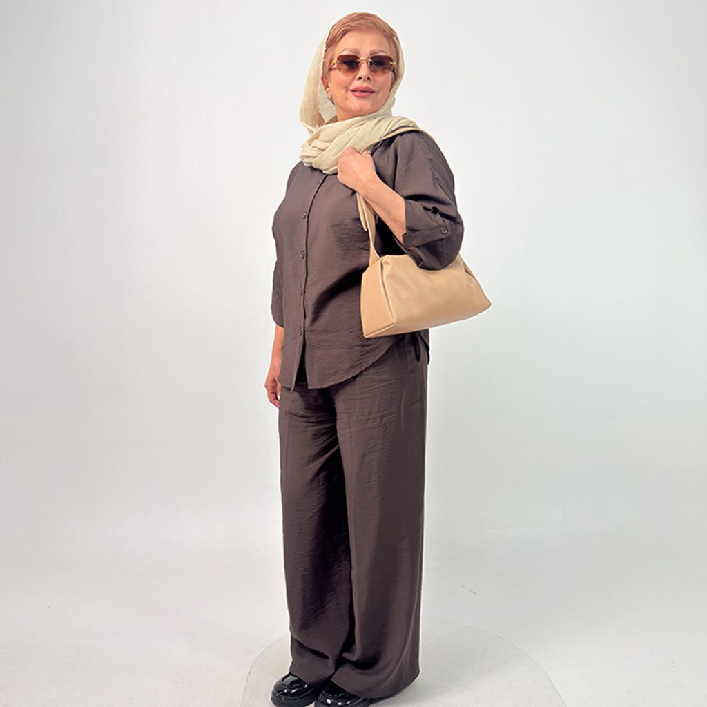 اسم مدل: شومیز فلس پلاس جنس پارچه: بابوس سایزبندی: فری سایز (Free Size)، 38 تا 52 رنگ‌بندی: مشکی، سبز، صورتی، قهوه‌ای قد کار: حدود 75 سانتی‌متر قد مدل: 170 سانتی‌متر دسته‌بندی: سایزبزرگ