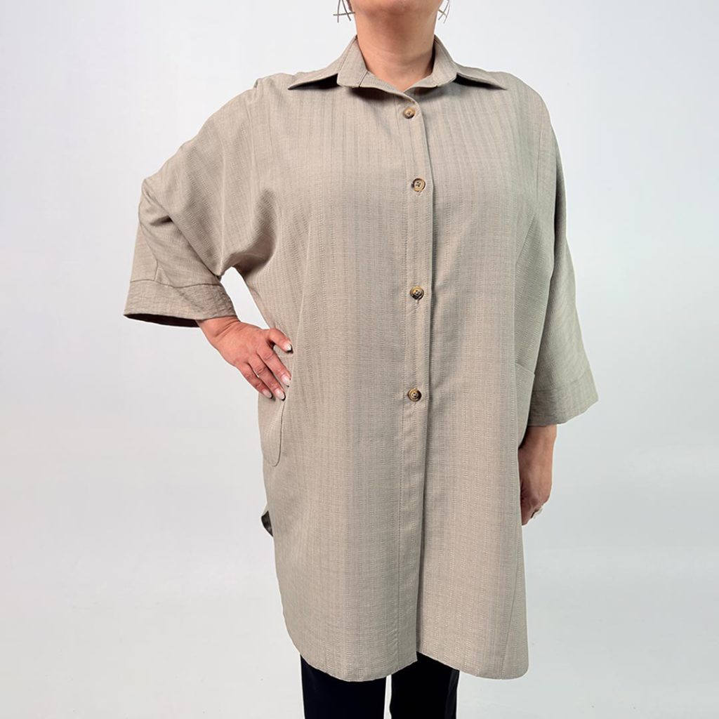 اسم مدل: شومیز سایز بزرگ  جنس پارچه: زیپی سایزبندی: 38 تا 64 (Free Size) رنگ‌بندی: مشکی، سورمه‌ای، کرم روشن، کرم تیره قد کار: حدود 90 سانتی‌متر قد مدل: 170 سانتی‌متر دسته‌بندی: سایزبزرگ