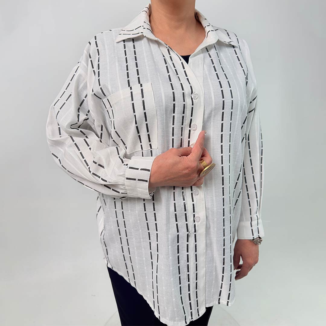 اصلی سم مدل: شومیز سایز بزرگ جنس پارچه: لینن سایزبندی: فری سایز (Free Size)، 38 تا 54 رنگبندی: آبی، سفید، کرم قد کار: حدود 77 سانتیمتر قد مدل: 170 سانتیمتر دستهبندی: سایزبزرگ