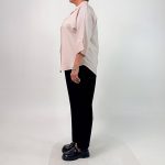 اسم مدل: شومیز فلس پلاس جنس پارچه: بابوس سایزبندی: فری سایز (Free Size)، 38 تا 52 رنگ‌بندی: مشکی، سبز، صورتی، قهوه‌ای قد کار: حدود 75 سانتی‌متر قد مدل: 170 سانتی‌متر دسته‌بندی: سایزبزرگ