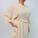 اسم مدل: پیراهن لینن ساده جنس پارچه: لینن سایزبندی: فری سایز (Free Size)، 38 تا 54 رنگ‌بندی: آبی، سفید، زرد قد کار: حدود 120 سانتی‌متر قد مدل: 170 سانتی‌متر دسته‌بندی: سایزبزرگ