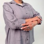 اسم مدل: شومیز سایزبزرگ یقه مردانه جنس پارچه: بابوس سایزبندی: 38 تا 54 رنگ‌بندی: صورتی، مشکی، سبز، طوسی، کاربنی قد کار: حدود 66 سانتی‌متر قد مدل: 170 سانتی‌متر دسته‌بندی: سایزبزرگ