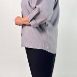 اسم مدل: شومیزسایز بزرگ یقه مردانه جنس پارچه: بابوس سایزبندی: 38 تا 54 رنگ‌بندی: صورتی، مشکی، سبز، طوسی، کاربنی قد کار: حدود 66 سانتی‌متر قد مدل: 170 سانتی‌متر دسته‌بندی: سایزبزرگ