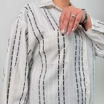 سم مدل: شومیز سایز بزرگ جنس پارچه: لینن سایزبندی: فری سایز (Free Size)، 38 تا 54 رنگ‌بندی: آبی، سفید، کرم قد کار: حدود 77 سانتی‌متر قد مدل: 170 سانتی‌متر دسته‌بندی: سایزبزرگ