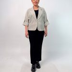 اسم مدل: کت زنانه  یقه E جنس پارچه: ژاکارد سایزبندی: 38 تا 58 رنگ‌بندی: سرمه‌ای، ذغالی، طوسی، کرم قد کار: حدود 60 سانتی‌متر قد مدل: 170 سانتی‌متر دسته‌بندی: سایزبزرگ