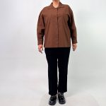 سایزبندی: M (مناسب سایز 38_40) L (مناسب سایز 42_44) XL (مناسب سایز 46_48) XXL (مناسب سایز 50_52) اسم مدل: شومیز بیسیک‌ جنس پارچه: لینن رنگ‌بندی: مشکی، سورمه‌ای، کرم، قهوه‌ای، سبز، شیری، آبی قد کار: حدود 70 سانتی‌متر قد مدل: 170 سانتی‌متر دسته‌بندی: شومیز