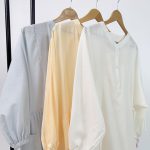 اسم مدل: پیراهن لینن ساده جنس پارچه: لینن سایزبندی: فری سایز (Free Size)، 38 تا 54 رنگ‌بندی: آبی، سفید، زرد قد کار: حدود 120 سانتی‌متر قد مدل: 170 سانتی‌متر دسته‌بندی: سایزبزرگ