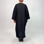 اسم مدل: مانتو عبا مشکی لیدی جنس پارچه: شانتون سایزبندی: فری سایز (Free Size)، 40 تا 70 رنگ‌بندی: مشکی قد کار: حدود 125 سانتی‌متر قد مدل: 170 سانتی‌متر دسته‌بندی: سایزبزرگ