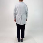 اسم مدل: شومیز ساده جنس پارچه: لینن سایزبندی: فری سایز (Free Size)، 38 تا 54 رنگ‌بندی: آبی، سفید، زرد قد کار: حدود 78 سانتی‌متر قد مدل: 170 سانتی‌متر دسته‌بندی: سایزبزرگ