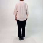 اسم مدل: شومیز فلس پلاس جنس پارچه: بابوس سایزبندی: فری سایز (Free Size)، 38 تا 52 رنگ‌بندی: مشکی، سبز، صورتی، قهوه‌ای قد کار: حدود 75 سانتی‌متر قد مدل: 170 سانتی‌متر دسته‌بندی: سایزبزرگ