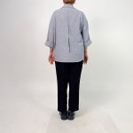 سم مدل: شومیزسایز بزرگ جنس پارچه: لینن شانتون سایزبندی: 36 تا 56 (Free Size) رنگ‌بندی: ذغالی، سورمه‌ای، قهوه‌ای قد کار: حدود 74 سانتی‌متر قد مدل: 170 سانتی‌متر دسته‌بندی: سایزبزرگ