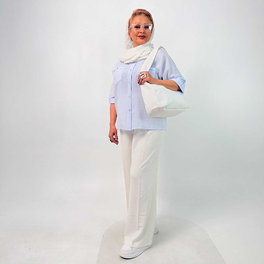 اسم مدل: شومیز دو جیب جنس پارچه: لینن سایزبندی: فری سایز (Free Size) (38 تا 52) رنگ‌بندی: مشکی، سبز، قهوه‌ای، صورتی، آبی، زرد، سفید قد کار: حدود 66 سانتی‌متر قد مدل: 170 سانتی‌متر دسته‌بندی: سایزبزرگ
