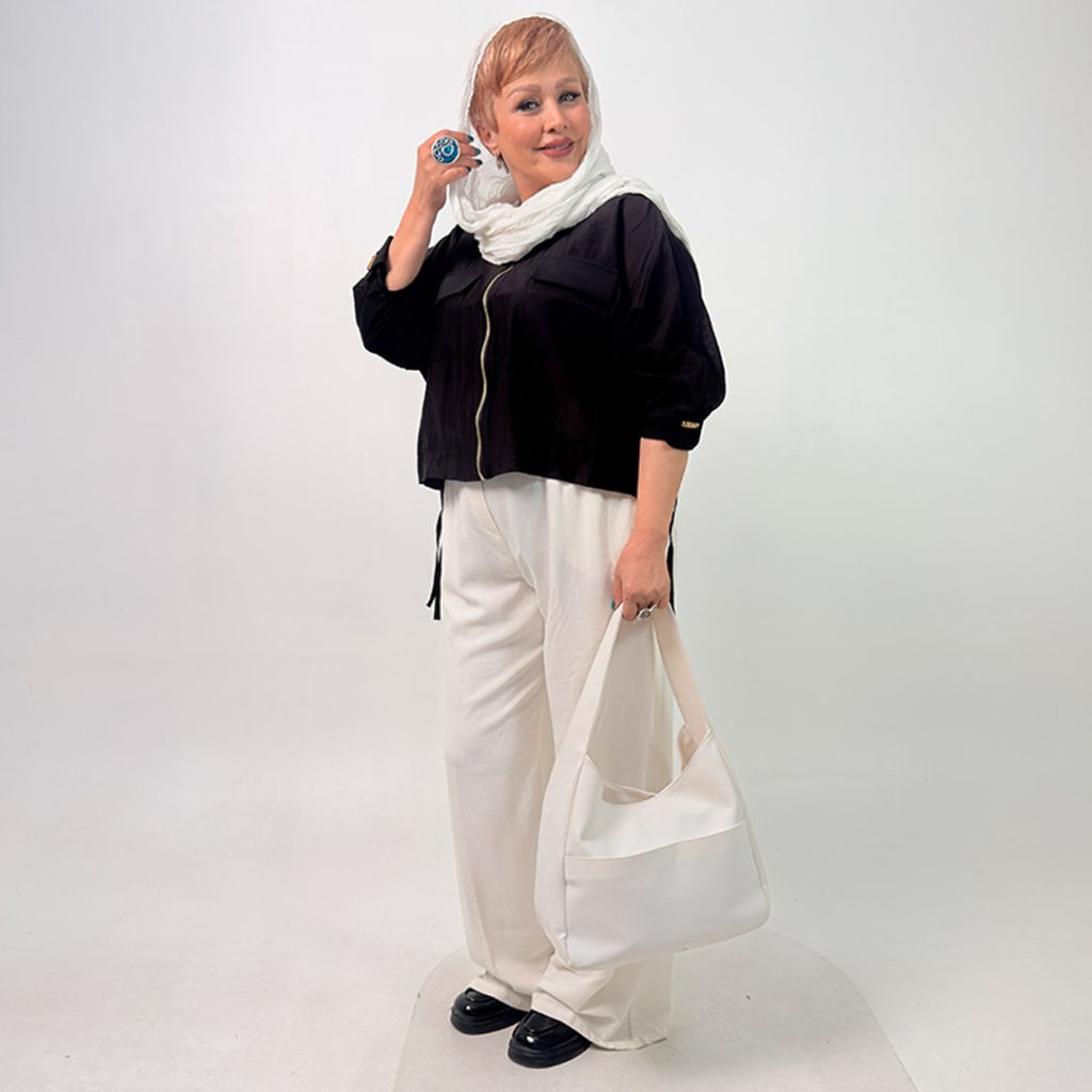 اسم مدل: شومیز بامبر جنس پارچه: بابوس سایزبندی: Free Size (38 تا 50) رنگ‌بندی: مشکی قد کار: حدود 52 سانتی‌متر قد مدل: 170 سانتی‌متر دسته‌بندی: سایزبزرگ