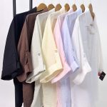 اسم مدل: شومیز دو جیب جنس پارچه: لینن سایزبندی: فری سایز (Free Size) (38 تا 52) رنگ‌بندی: مشکی، سبز، قهوه‌ای، صورتی، آبی، زرد، سفید قد کار: حدود 66 سانتی‌متر قد مدل: 170 سانتی‌متر دسته‌بندی: سایزبزرگ