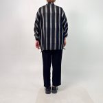 اسم مدل: شومیز پایین گت دار جنس پارچه: کرپ حریر سایزبندی: 44 تا 62 رنگ‌بندی: طوسی قد کار: حدود 75 سانتی‌متر قد مدل: 170 سانتی‌متر دسته‌بندی: سایزبزرگ