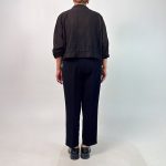 اسم مدل: شومیز بامبر جنس پارچه: بابوس سایزبندی: Free Size (38 تا 50) رنگ‌بندی: مشکی قد کار: حدود 52 سانتی‌متر قد مدل: 170 سانتی‌متر دسته‌بندی: سایزبزرگ